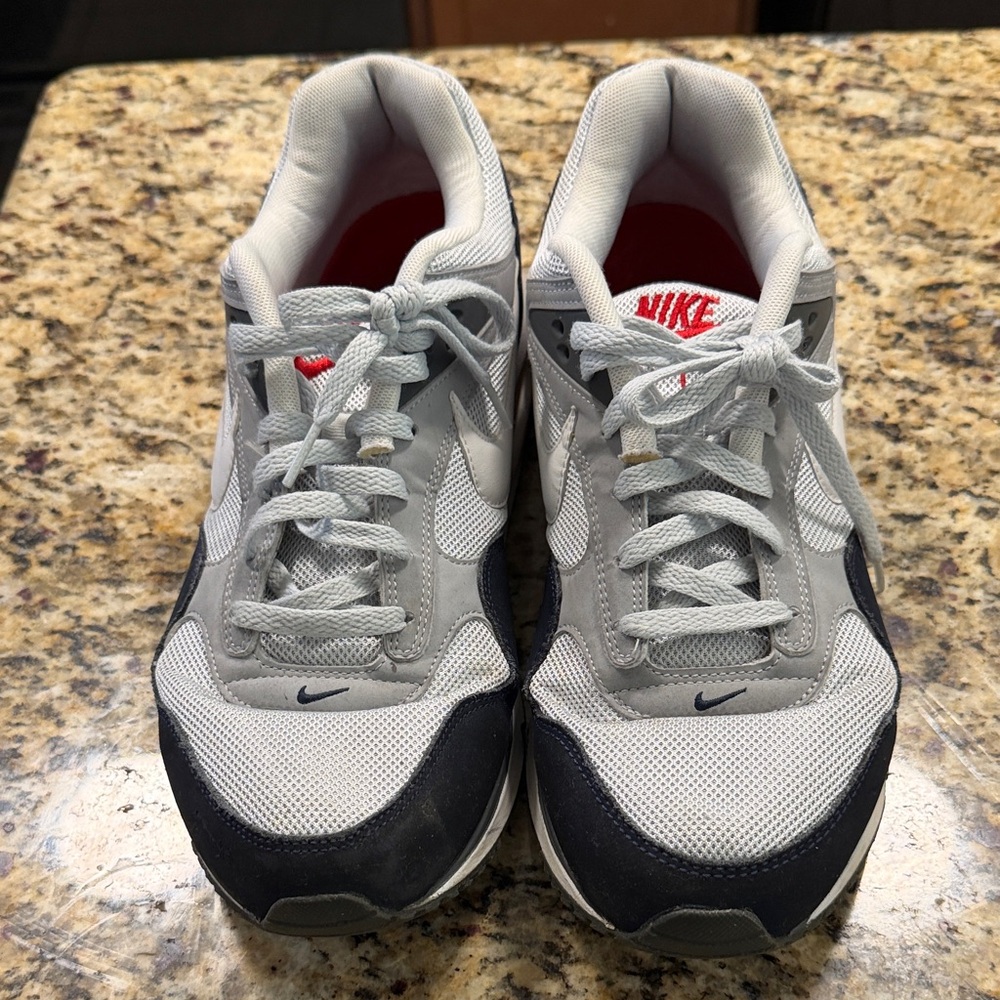 Nike Air Max Men's Gray and Navy Sneakers